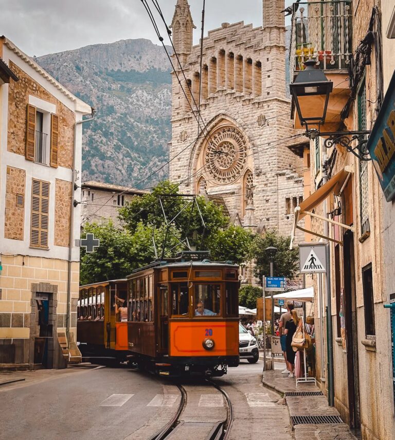 Sóller and the port, by train and tram